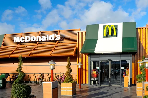 Cel mai tare client MC Donald`s! Nu o să-ți vină să crezi cum a venit la restaurant