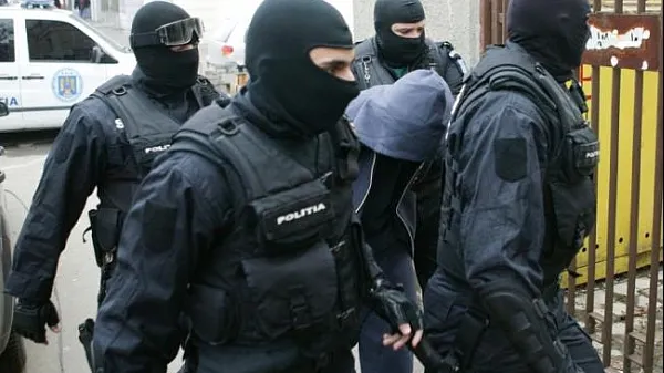 Percheziții ale polițiștilor la evazioniștii cu alcool! La acțiune participă 75 de agenți