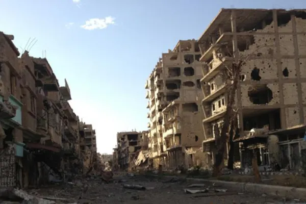 Disperare în oraşul sirian asediat  Deir Ezzor: de foame, oamenii îşi vând casele pentru alimente