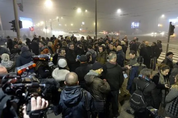 Jurnaliştii sârbi, proteste faţă de "presiunile politice". "Situația se deteriorează pe zi ce trece"