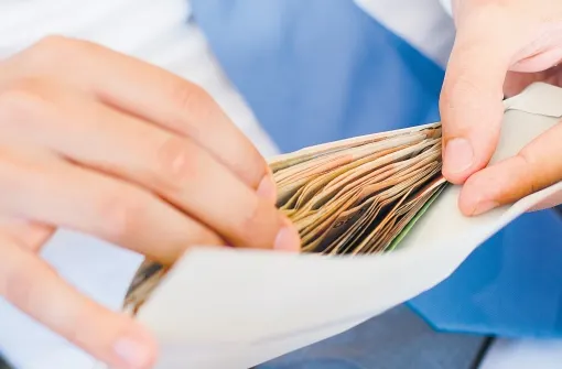 Guvernul ar putea decide scutirea pentru plata impozitului specific până la finalul lui 2020 pentru sectorul HoReCa
