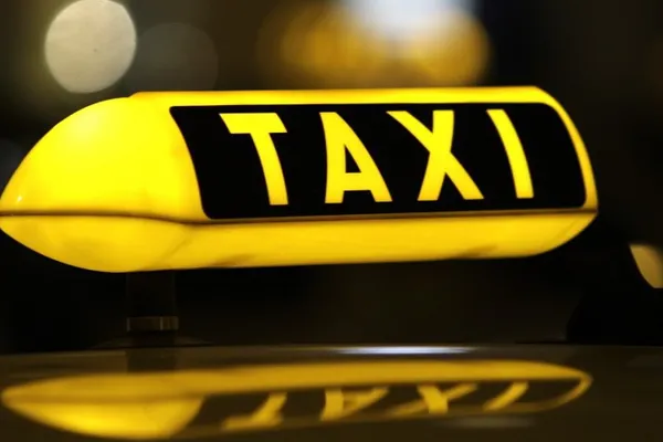 Taximetriştii ameninţă cu proteste. De ce sunt aceştia nemulţumiţi