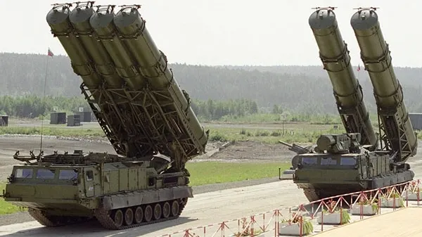 Rusia înarmează Iranul cu redutabilul sistem de rachete S-300