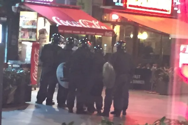 Luare de ostatici la un restaurant din centrul Londrei
