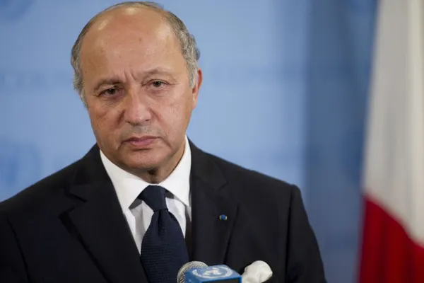 A început cu demisia ministrului de Externe. Guvernul Franței, în prag de remaniere