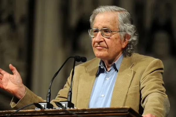 Chomsky: Rusia,cea mai deranjantă piatră din bocancul Pentagonului în drumul spre dominația mondială