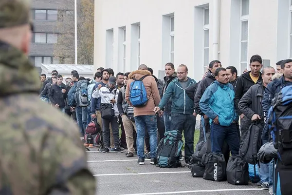 CRIZA REFUGIAȚILOR. Italia amenință estul UE cu tăierea fondurilor. Răspuns furios al Ungariei