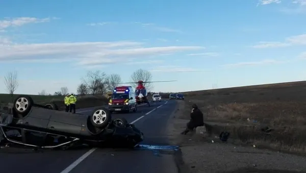 Accident cumplit la Iași. Șoferul a ieșit prin parbriz. Polițiștii au înghețat când au văzut cine e