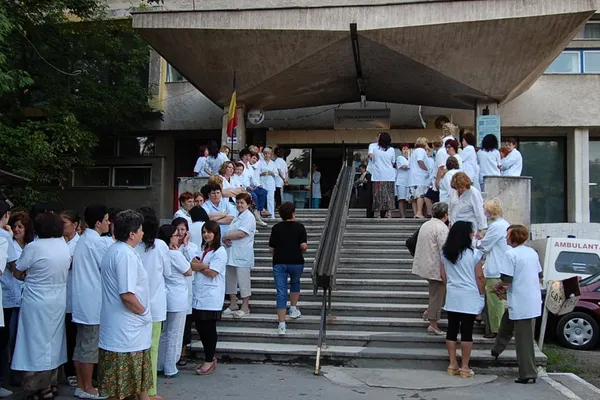 Consideraţi că ameninţarea medicilor cu proteste şi grevă generală este îndreptăţită?