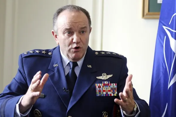Comandantul forțelor NATO în Europa: Rusia și Siria folosesc refugiații ca o armă