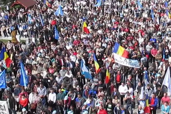 Continuă protestele în Bucureşti. Astăzi îşi strigă nemulţumirile angajații din energie