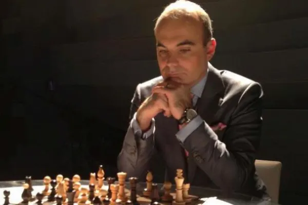 Realizatorul Realitatea TV Rareş Bogdan, ofertat de Preşedinţie