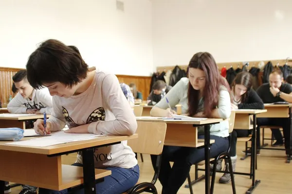 Simulare Bacalaureat. Ce subiecte au primit elevii la simularea la Matematică şi Istorie
