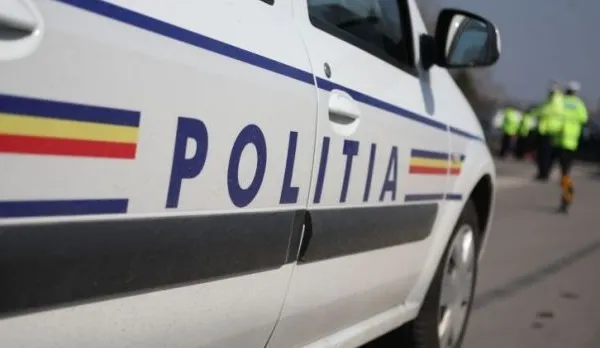 Arad: O cisternă încărcată cu motorină a ieşit de pe carosabil. Circulaţia, reluată după 6 ore