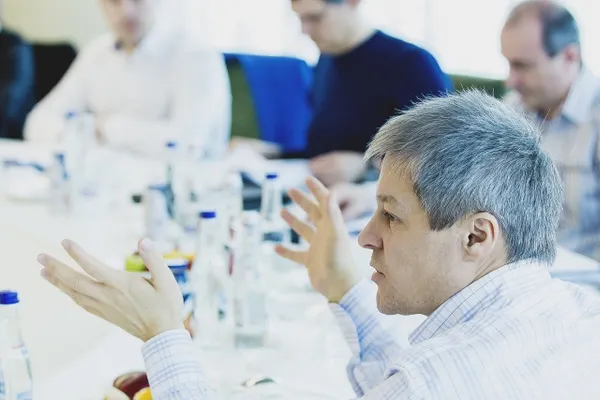 Guvernul, o nouă şedinţă informală cu uşile închise. Mesajul pe Facebook al premierului Cioloş
