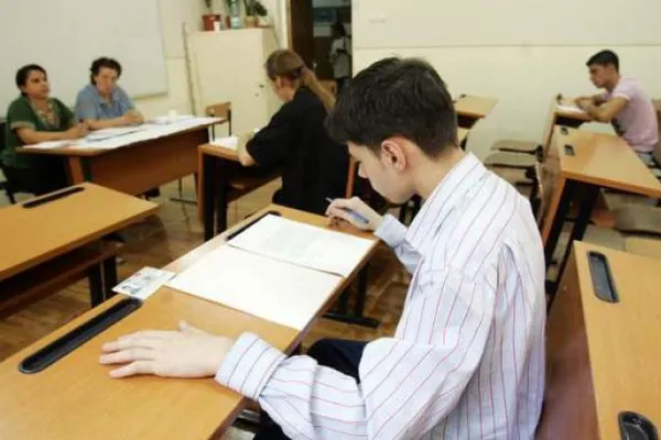 BACALAUREAT 2016. Înscrierile încep pe 30 mai. Când termină şcoală elevii de clasa a XII-a