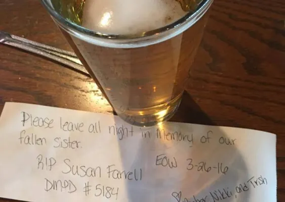 Au venit la restaurant, au comandat, dar nu au atins mâncarea. Au plătit și au lăsat un bilet șoc