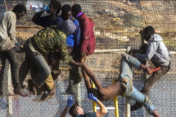 În jur de 50 de migranți au încercat să forțeze frontiera cu Franța dinspre Italia