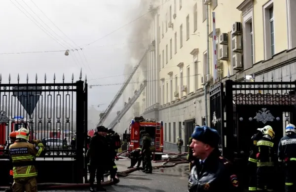 Incendiu violent în clădirea Ministerului Apărării din Moscova. 40 de persoane, evacuate