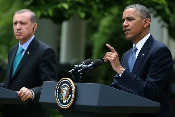 Obama va îndemna Germania să contribuie cu efective militare în estul Europei, inclusiv în România