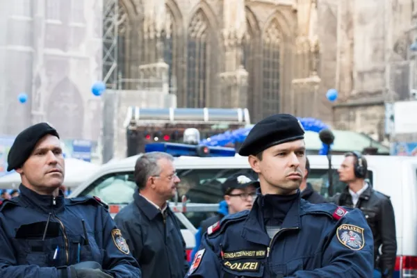 Arestări în Turcia. Doi presupuși kamikaze afiliați Statului Islamic, prinşi în sudul țării