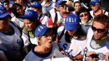 Profesorii, a doua zi de proteste în faţa Guvernului. "Subfinanţarea învăţământului ucide"