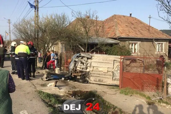 Şofer italian, accident la un pas de tragedie, în Cluj. S-a răsturnat în curtea unei case