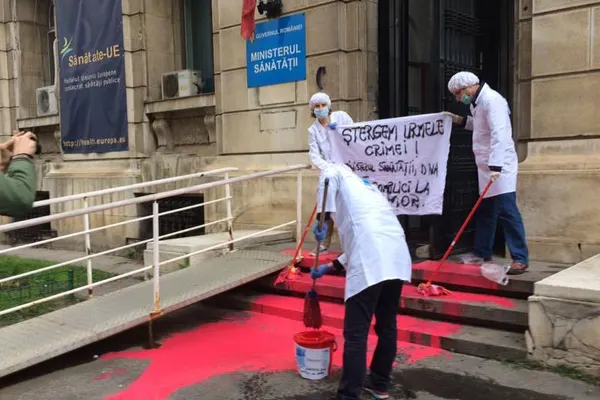 Protest la Ministerul Sănătății, după scandalul dezinfectanților: "Ștergem urmele crimei"