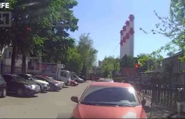 Ce au păţit şoferii de pe o stradă liniştită din Moscova. Numai în filme vezi aşa ceva