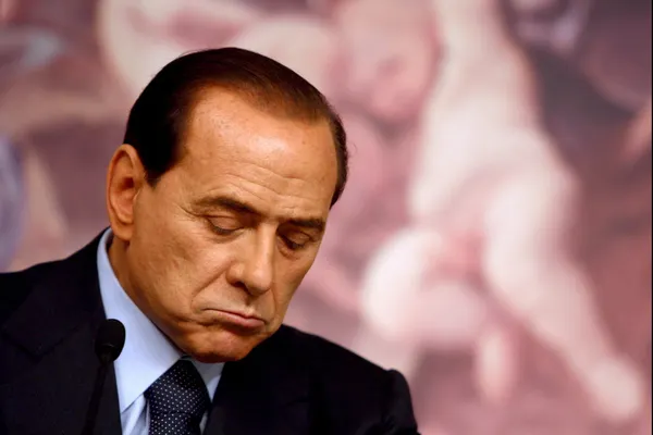Fostul premier italian Silvio Berlusconi a ajuns la spital. El a căzut în reşedinţa sa din Roma
