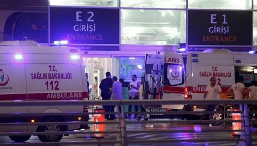 Atentatul din Istanbul. Guvernul, anunţ despre un grup de români blocat pe aeroport