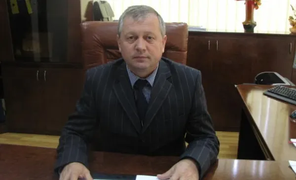 Şeful Casei de Pensii Bihor, arestat preventiv. Ar fi primit mită 8.400 de euro, pizza și whisky