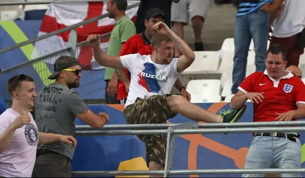 EURO 2016. Şocant! Un deputat din Rusia îi îndeamnă pe fanii ruşi din Franţa să continue violenţele
