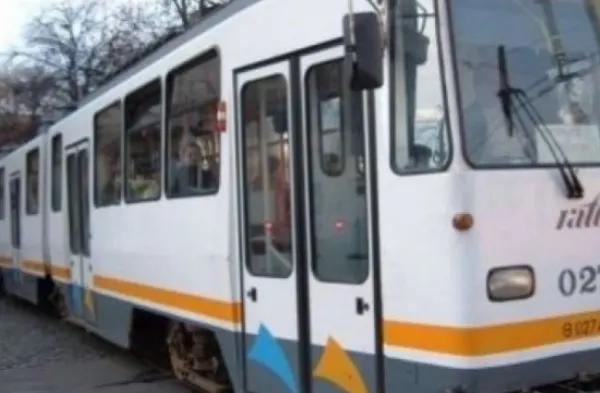 Accident în Capitală. Bărbat lovit de tramvai. Precizări ISU