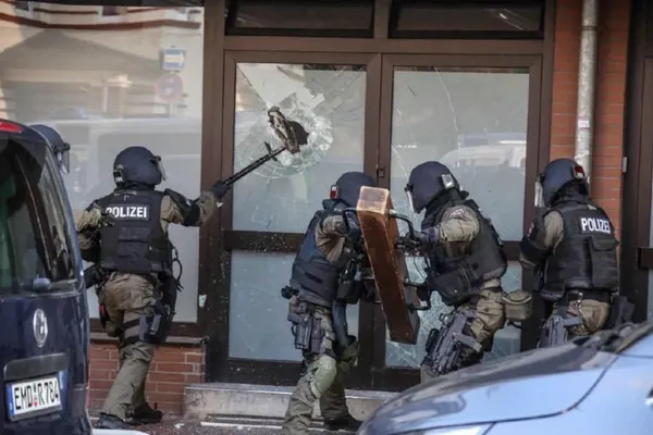Operațiune antitero de amploare în Germania. Forțele speciale au luat cu asalt o moschee