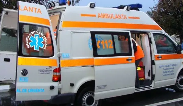 Accident în judeţul Arad: O tânără, lovită pe trecerea de pietoni