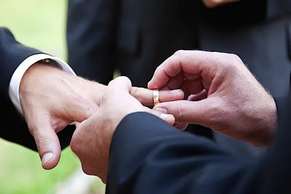 AUR cere referendum pentru familie după decizia CEDO privind căsătoria între persoanele de același sex