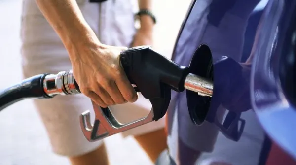 Uimitor! Se lucrează la o lege ce va interzice maşinile pe benzină şi motorină