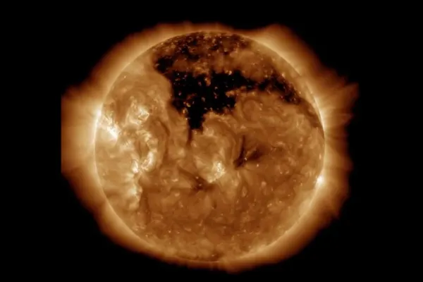 NASA a făcut un anunț-ȘOC. Această ”gaură neagră” din Soare poate avea efecte devastatoare