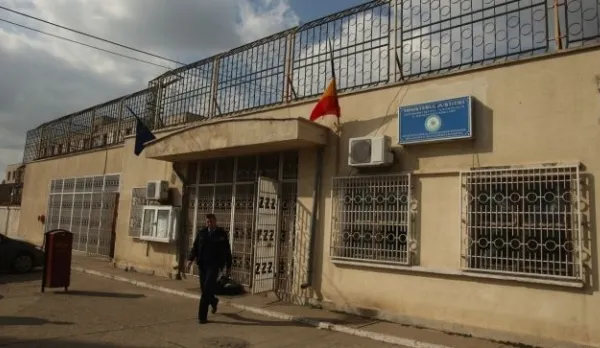 Doi deţinuţi din penitenciarul Rahova, scrisoare deschisă către Parlament, Guvern şi Preşedinţie