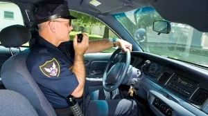 Doi polițiști, confundați de participantele la o petrecere cu niște stripperi. Ce au făcut femeile