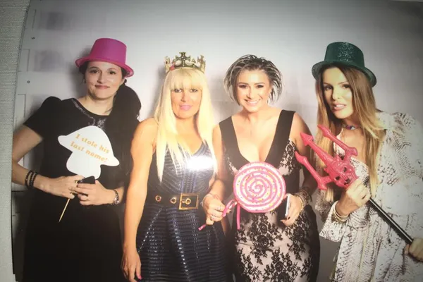 Elena Udrea, cu coroană de prinţesă pe cap şi lângă furca Diavolului, pe Facebook
