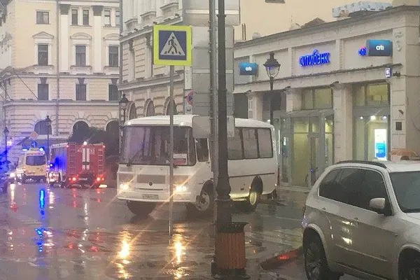 Luare de ostatici într-o bancă din Moscova. Atacatorul ameninţa că se detonează: s-a predat UPDATE