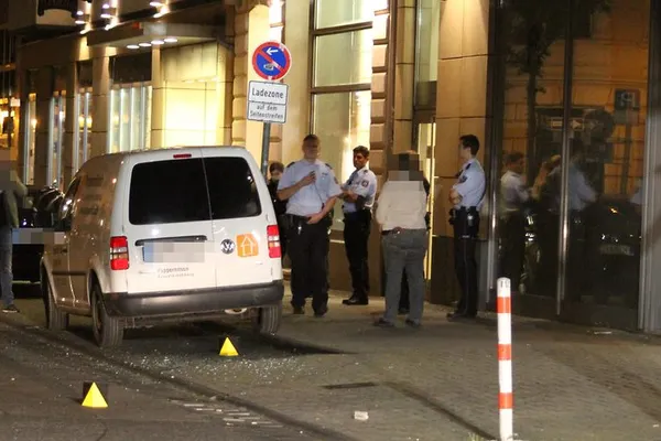 Atac armat în Germania. Primul bilanţ: cel puţin un rănit - atacatorii au fugit