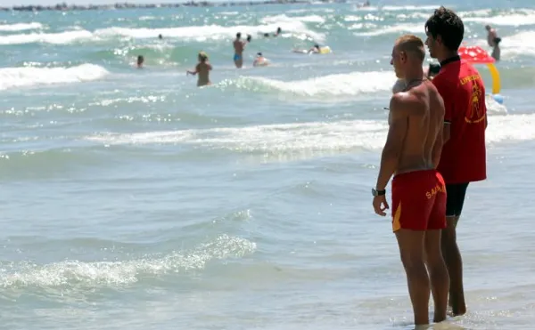 Tragedie pe litoral: tată şi fiu, înecaţi în mare. Trupul băiatului nu a fost găsit încă