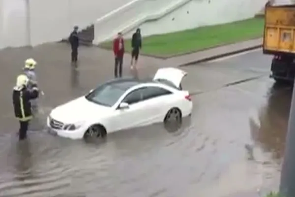 Moscova, acoperită de ape. Sunt cele mai rele inundaţii de 130 de ani