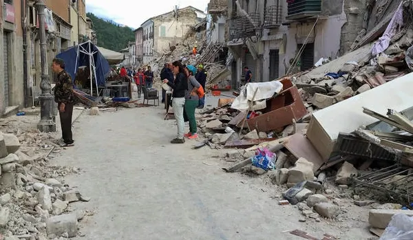 REVOLTĂTOR! Doi români, suspectaţi că au comis furturi într-o zonă devastată de cutremur, în Italia