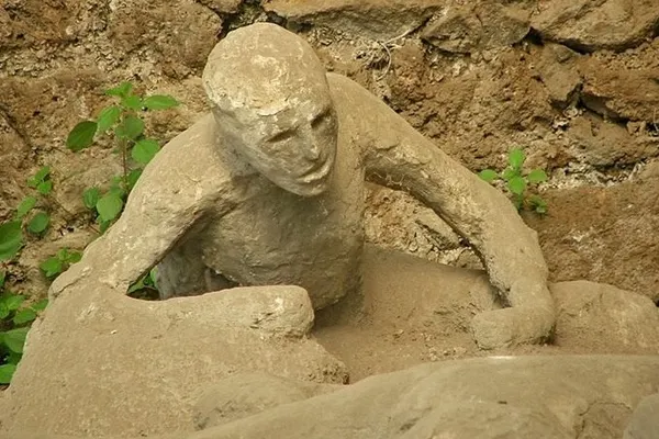 24 august, erupţie apocaliptică. Trupurile morţilor, perfect conservate de cenuşă