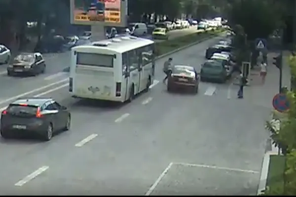Tânăr spulberat pe trecerea de pietoni, în Vaslui