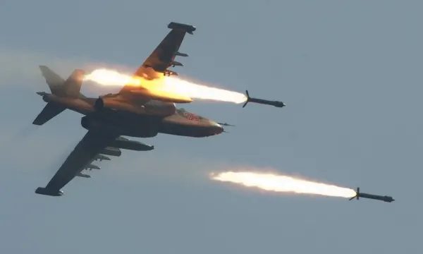 Rusia trimite mai multe avioane în Siria, după ce Merkel și Obama au denunțat atacurile "barbare"